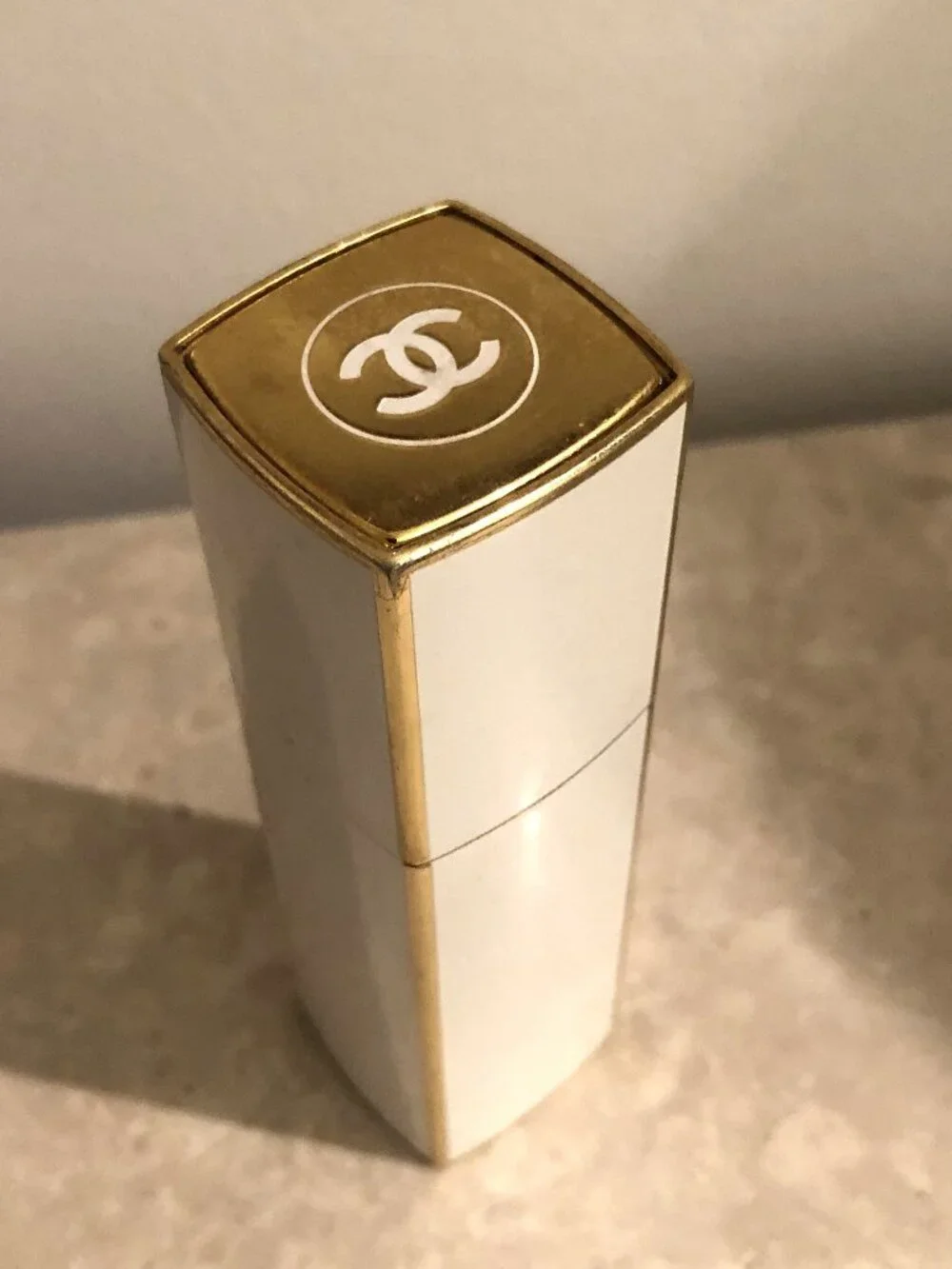 CHANEL Coco Mademoiselle White & Gold Travel Perfume Case with Interlocking CC - Picture 2 of 6
